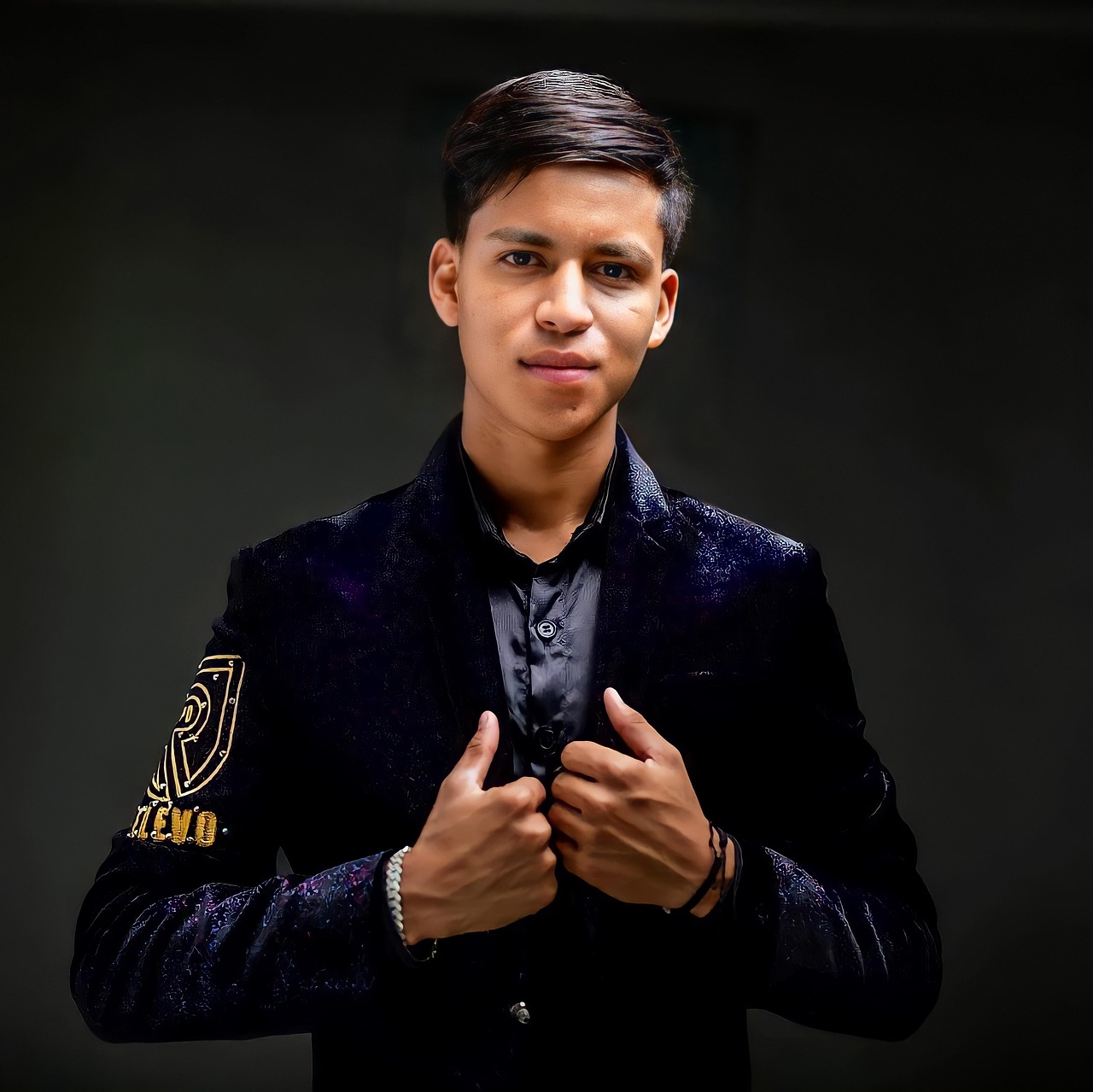 man, model, portrait, business, male, teen, headshot, estilo, moda, negociador, indio, young, handsome, beautiful, pride, people, black, smile, moreno, asiático, idian man, business man, work, hombre gay